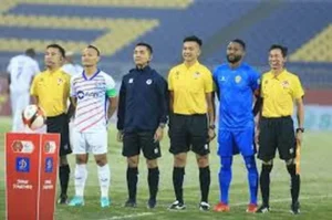 Tìm Hiểu Vai Trò Trợ Lý Trọng Tài Bóng Đá Chuyên Nghiệp